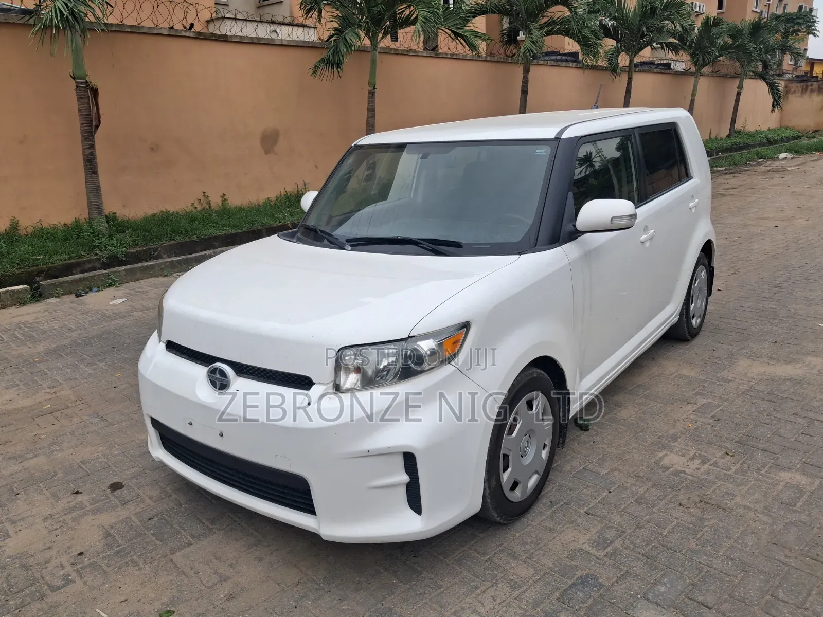 Scion xB Base 2012 White
