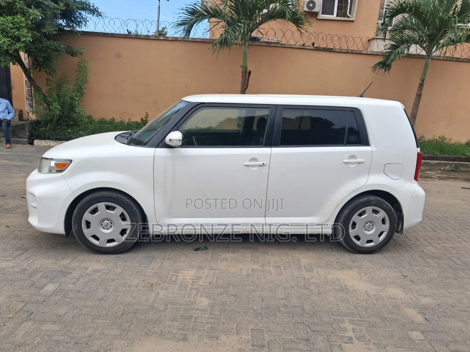 Scion xB Base 2012 White