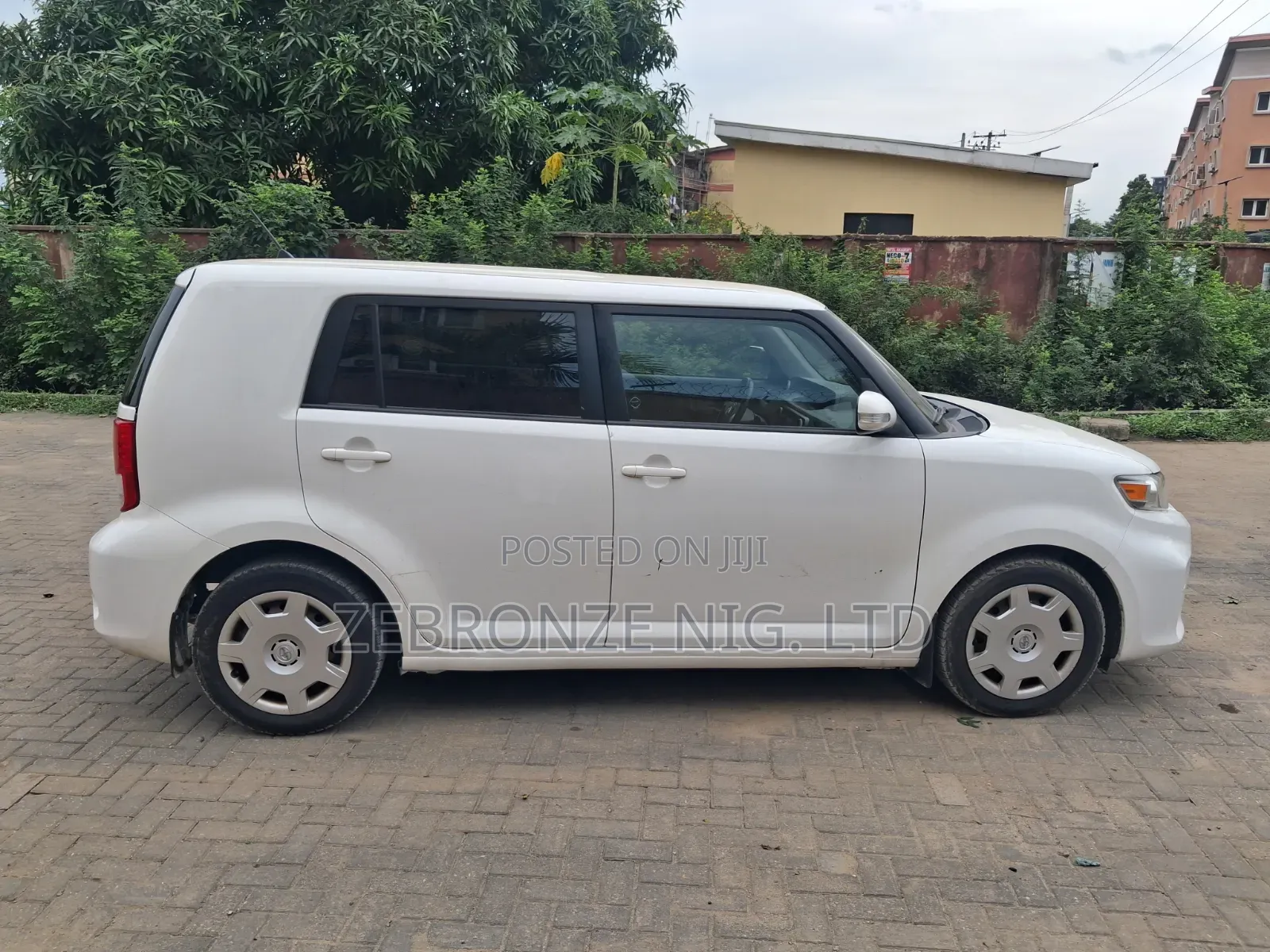 Scion xB Base 2012 White