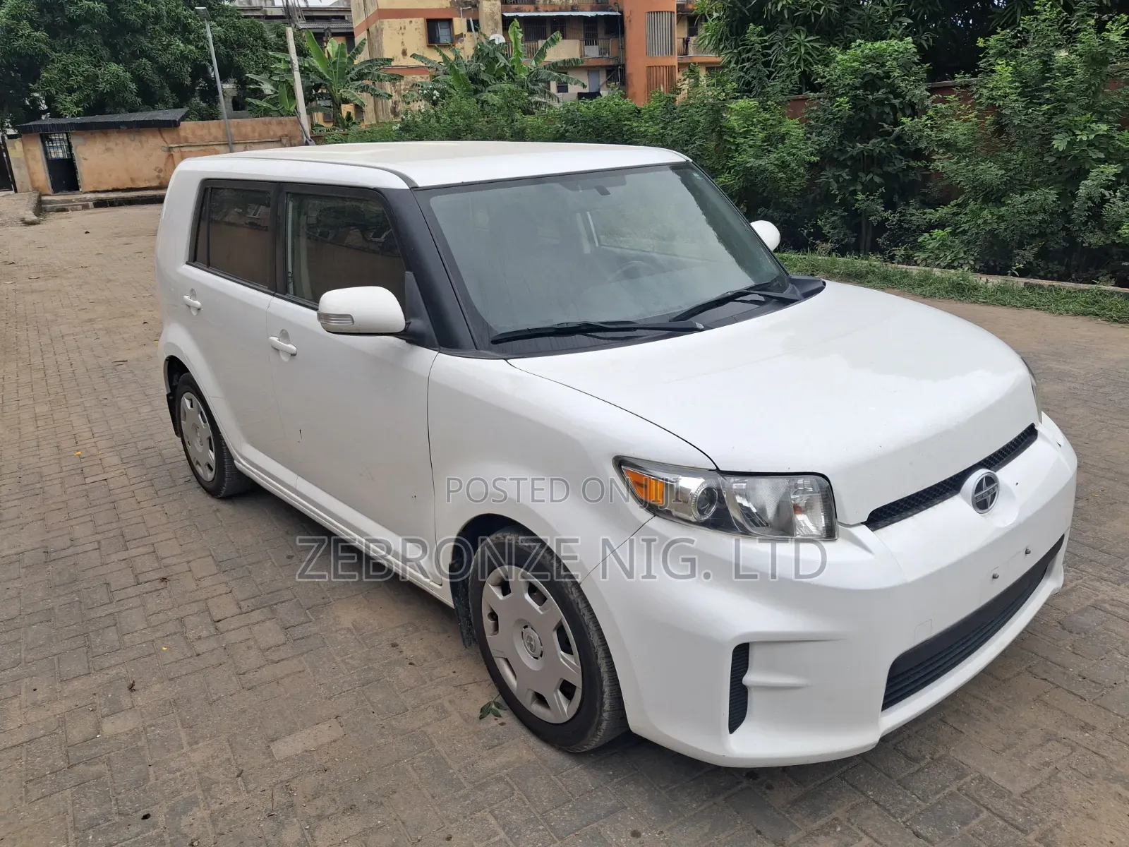 Scion xB Base 2012 White