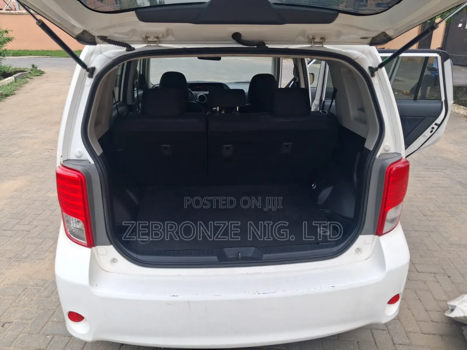 Scion xB Base 2012 White