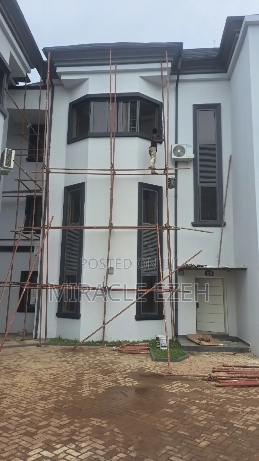 Painter: Professional Painting Service