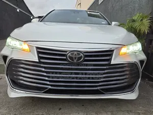 Toyota Avalon XLE FWD Sedan (3.5L V6 8A) 2019 White