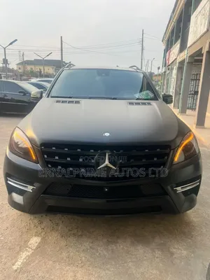 Mercedes-Benz M Class ML63 AMG 4dr SUV AWD (5.5L 8cyl Turbo 7A) 2015