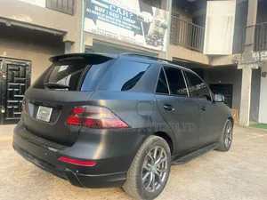 Mercedes-Benz M Class ML63 AMG 4dr SUV AWD (5.5L 8cyl Turbo 7A) 2015