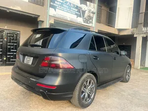 Mercedes-Benz M Class ML63 AMG 4dr SUV AWD (5.5L 8cyl Turbo 7A) 2015