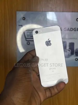 Apple iPhone SE 16 GB Silver