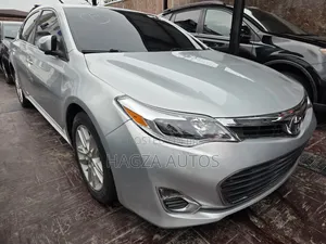 Toyota Avalon XLE Touring Sedan FWD (3.5L 6cyl 6A) 2013 Silver
