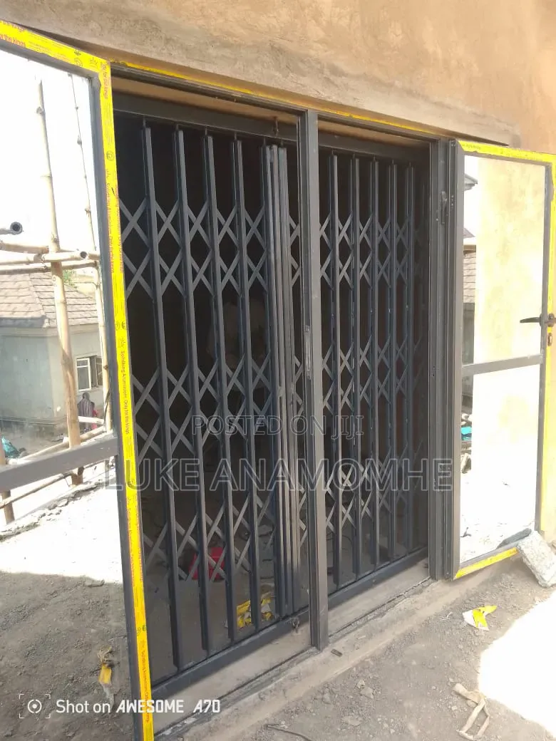 Collapsible Shop Burglary