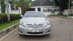 Toyota Camry LE 4dr Sedan (2.5L 4cyl 6A) 2011 Silver