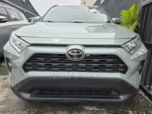 Toyota RAV4 XLE AWD 2020 Green