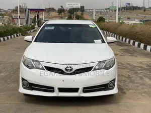 Toyota Camry SE 4dr Sedan (2.5L 4cyl 6A) 2013 White