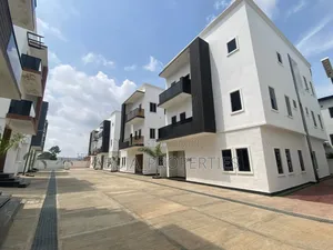 5bdrm Duplex in Jahi for sale