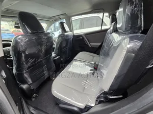 Toyota RAV4 Limited 4dr SUV AWD (2.5L 4cyl 6A) 2018 Silver
