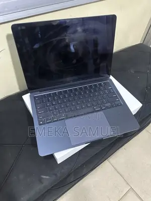 Laptop Apple MacBook Air 2022 M2 8GB Apple M2 SSHD (Hybrid) 256GB