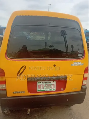 Suzuki Every 2010 Yellow