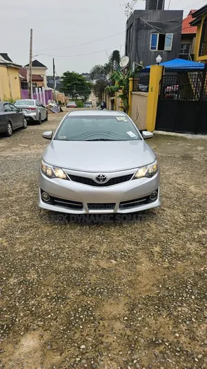 Toyota Camry SE 4dr Sedan (2.5L 4cyl 6A) 2014 Silver