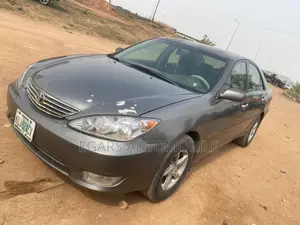 Toyota Camry LE 4dr Sedan (2.4L 4cyl 5A) 2005 Gray