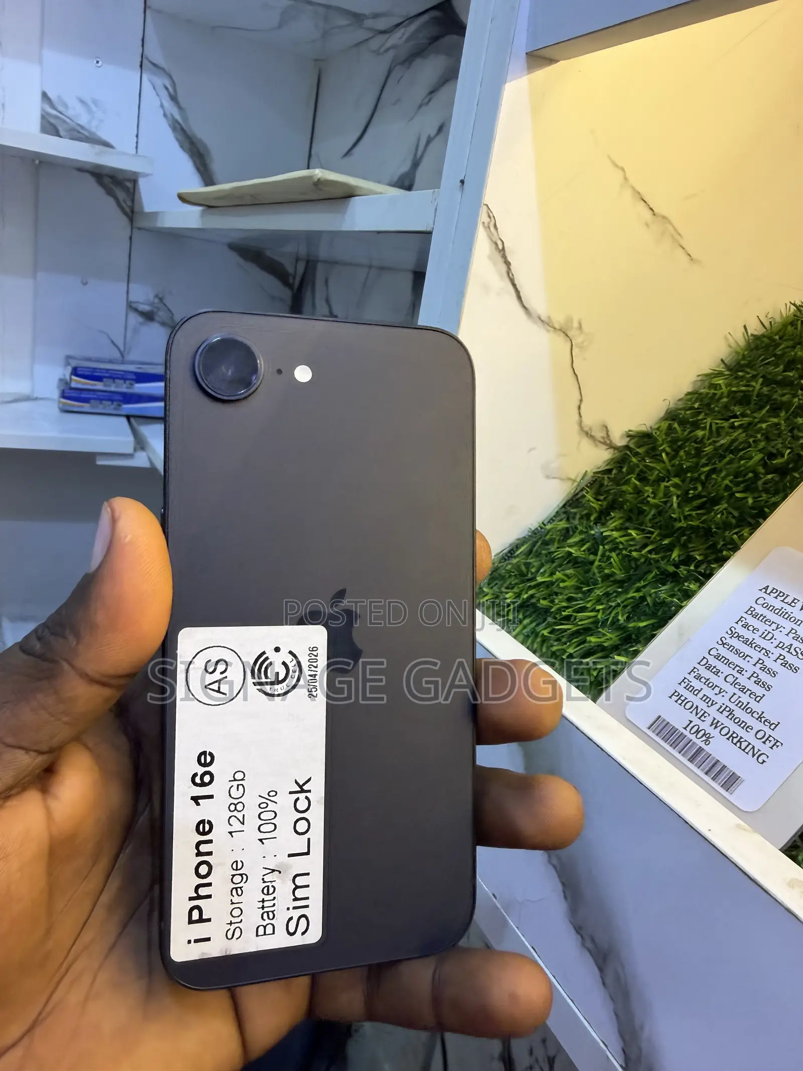 Apple iPhone 16e 128 GB Black