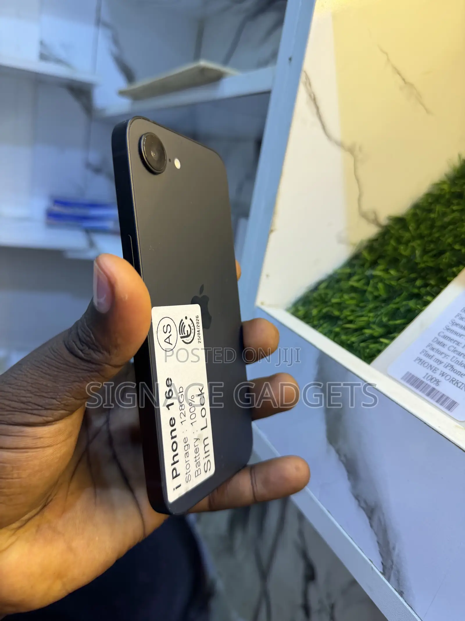 Apple iPhone 16e 128 GB Black