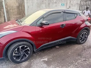 Toyota C-HR XLE FWD Sport Utility (2.0L 4cyl 2AM) 2018 Red