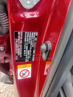 Toyota C-HR XLE FWD Sport Utility (2.0L 4cyl 2AM) 2018 Red