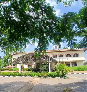 Detached Duplex for Commercial Use