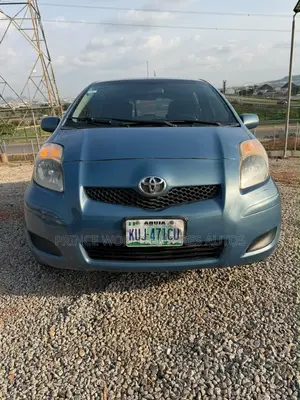 Toyota Yaris Base Sedan 4dr 2011 Green