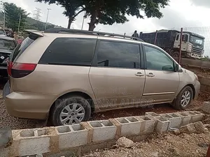 Toyota Sienna 2005 Gold