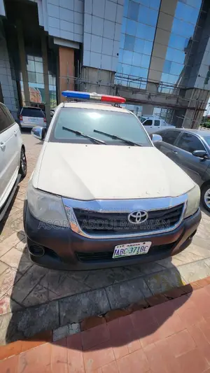 Toyota Hilux 2014 White