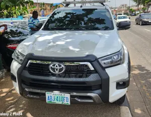 Toyota Hilux 2025 White