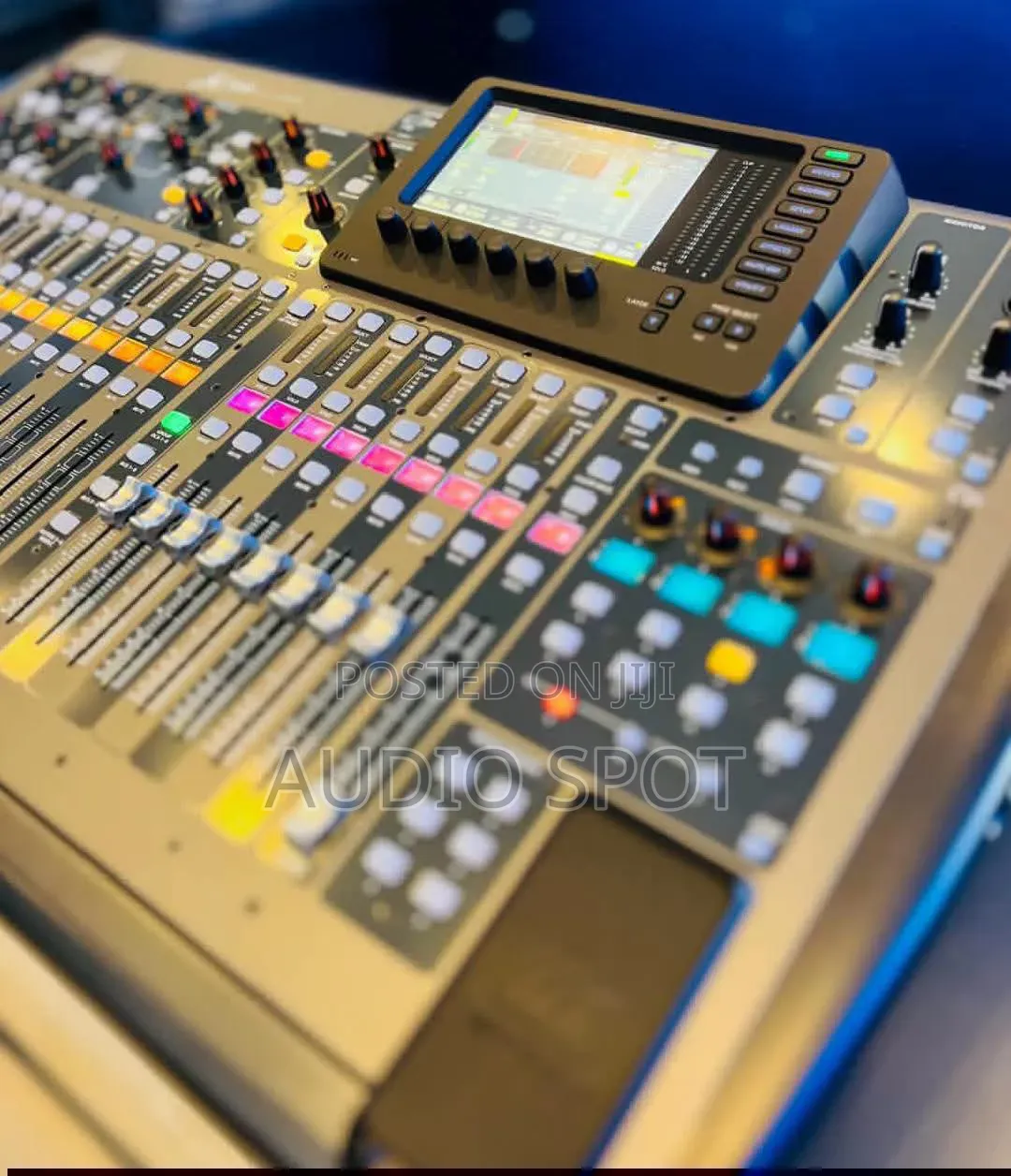 Behringer, 32 40-Input 25-Bus Digital Mixing Console (X32)
