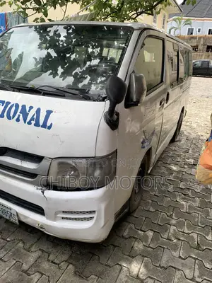 Toyota HiAce 2005 White