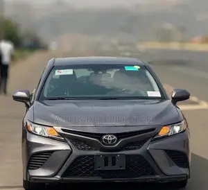 Toyota Camry SE FWD (2.5L 4cyl 8AM) 2018 Gray