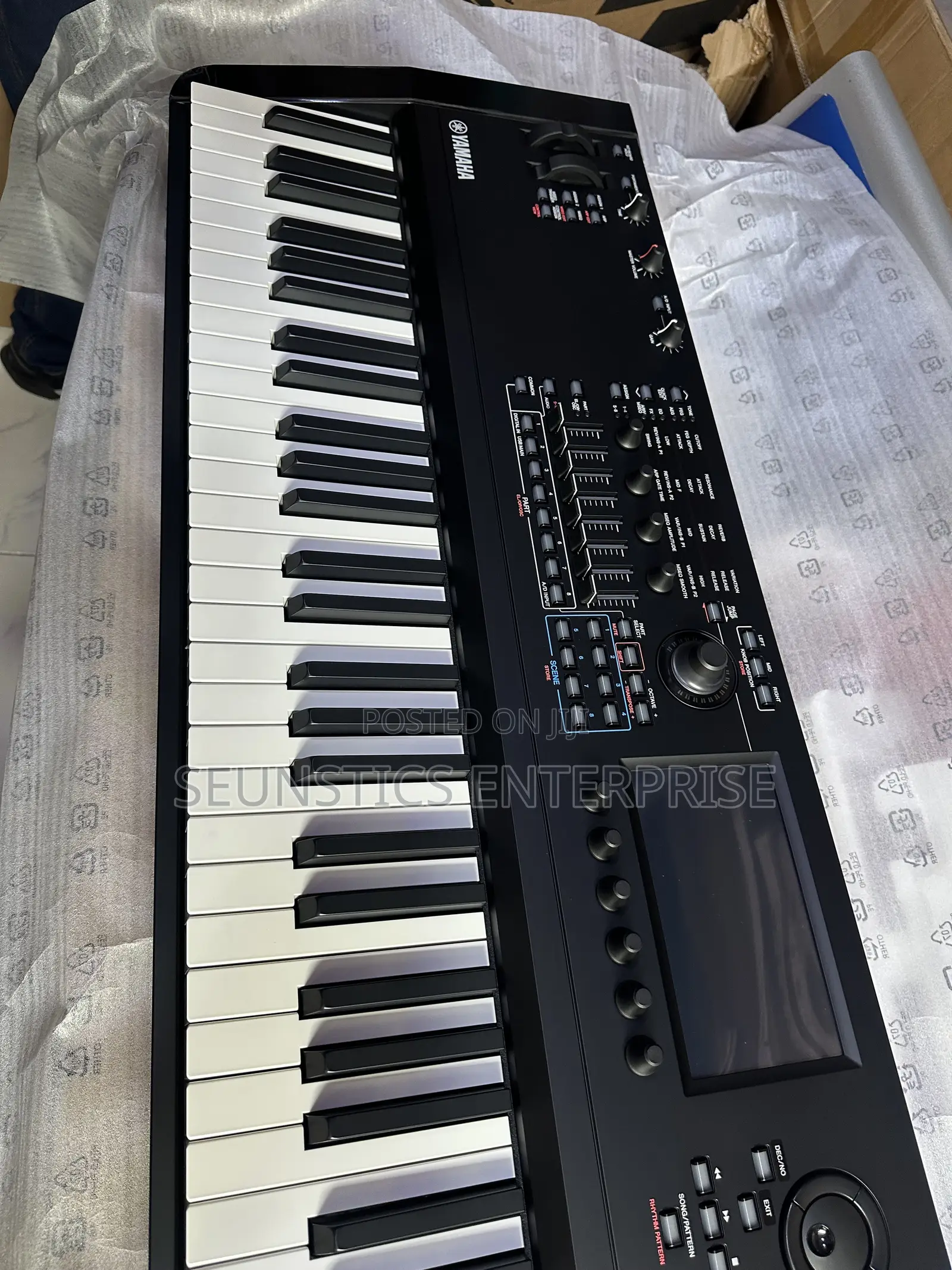 Quality Yamaha Modx M8 Workstation Keyboard/Piano