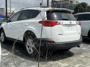 Toyota RAV4 Limited 4dr SUV AWD (2.5L 4cyl 6A) 2014 White