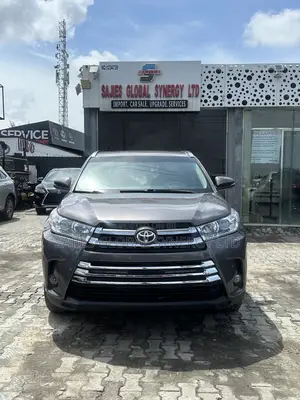 Toyota Highlander XLE 4dr SUV AWD (3.5L 6cyl 6A) 2015 Brown