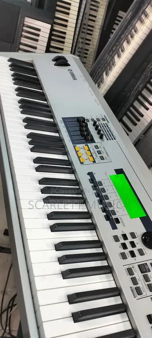 Yamaha M08 Advanced Synthesizer Workstation Keyboard