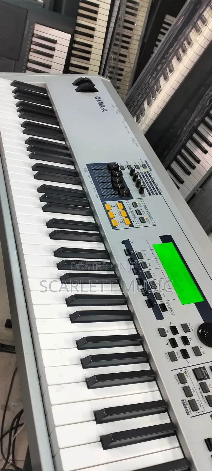 Yamaha M08 Advanced Synthesizer Workstation Keyboard