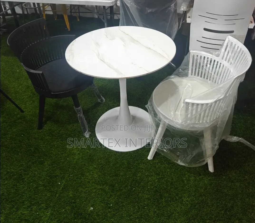 Strong Quality Plastic Padded Chair With Table