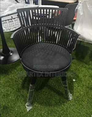 Best Quality Plastic Padded Chair