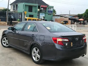 Toyota Camry SE Sport 4dr Sedan w/Prod. End 11/13 (2.5L 4cyl 6A) 2014