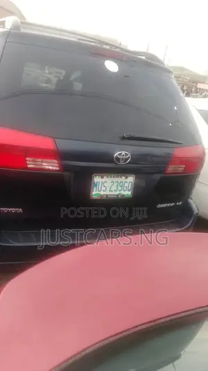 Toyota Sienna 2005 Blue