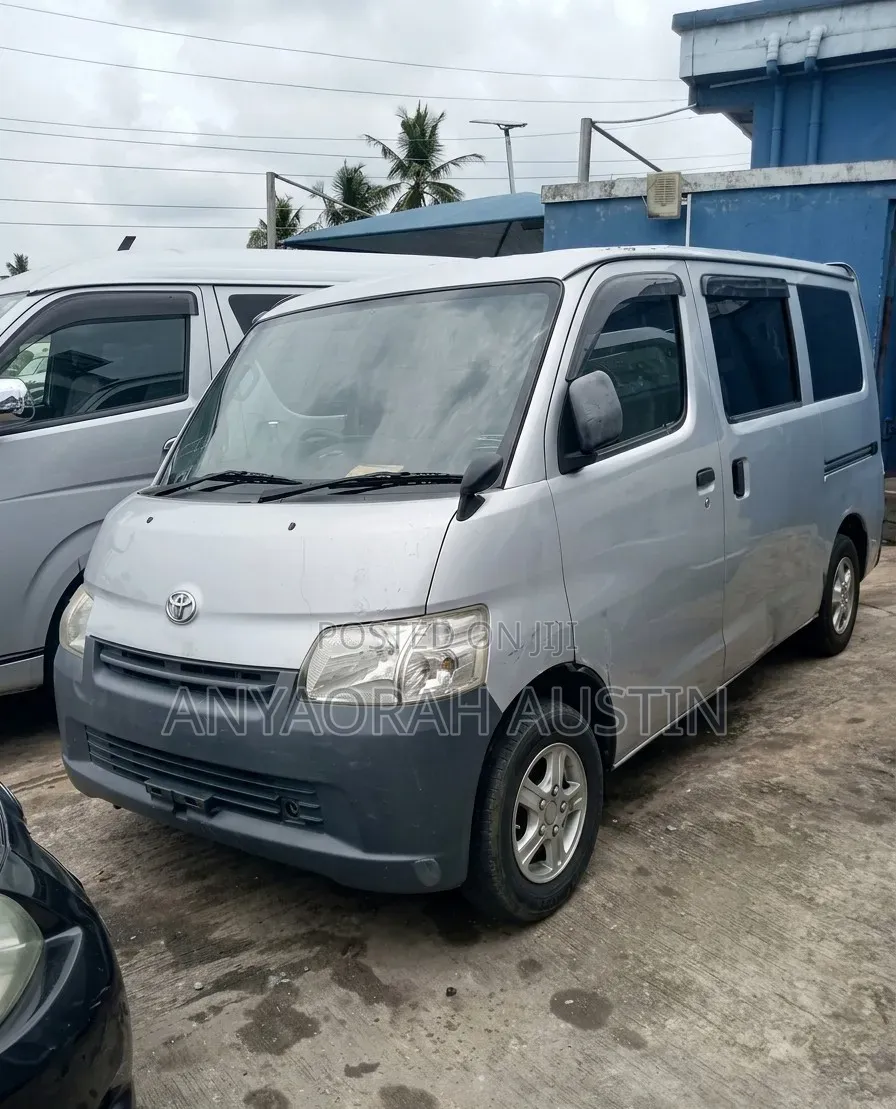 Toyota HiAce 2007 Grey