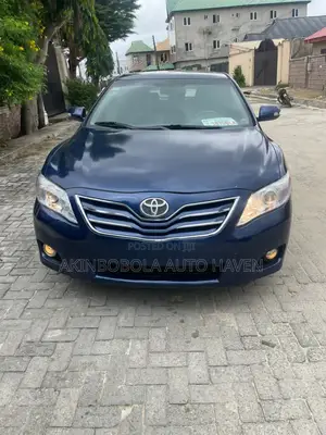 Toyota Camry XLE V6 4dr Sedan (3.5L 6cyl 6A) 2011 Blue