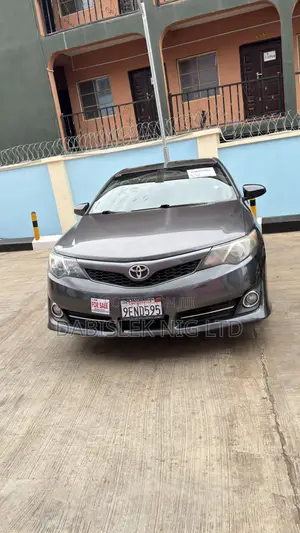 Toyota Camry SE Sport 4dr Sedan (2.5L 4cyl 6A) 2014 Gray