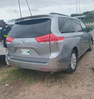 Toyota Sienna 2011 Gray