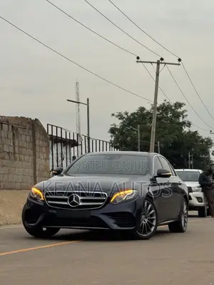 Mercedes-Benz E300 2018 Blue