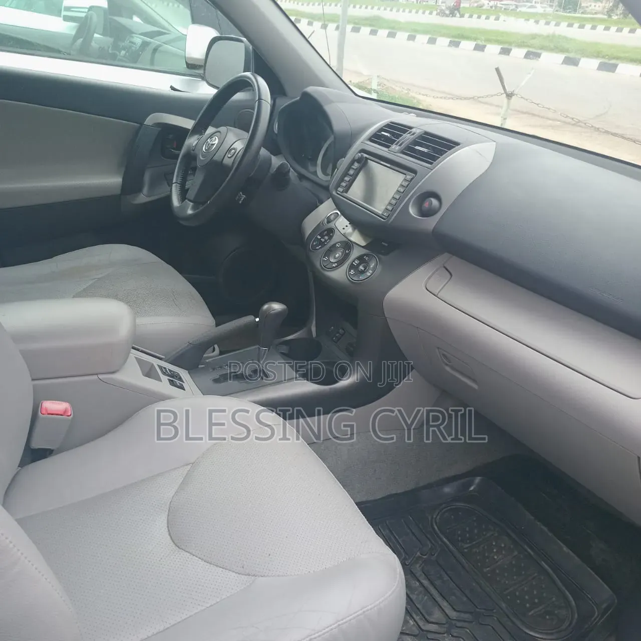 Toyota RAV4 2012 White