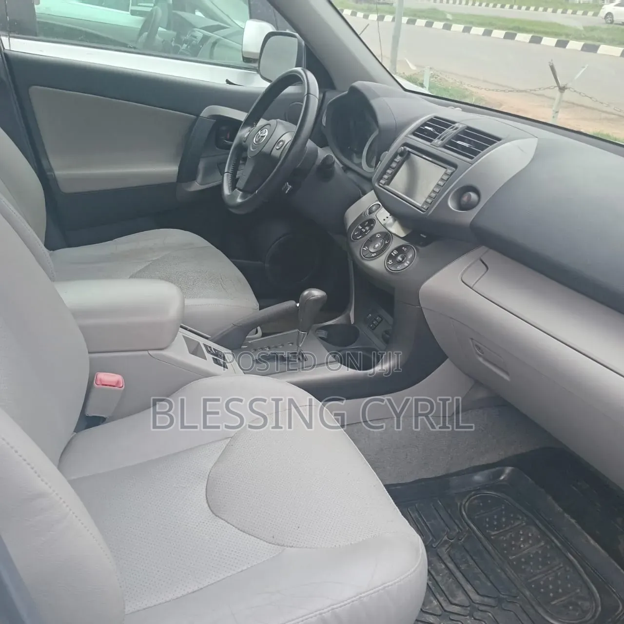 Toyota RAV4 2012 White